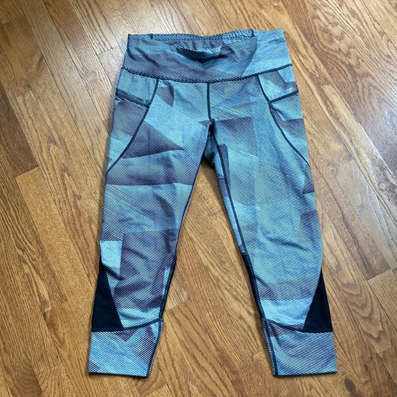 ATHLETA Capri - Picture 2 of 8